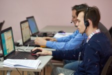 Специалисты горячей линии Минпросвещения России продолжают отвечать на вопросы родителей и педагогов