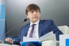 Министр просвещения Сергей Кравцов поздравил выпускников с началом нового этапа в жизни
