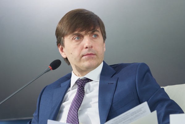 Министр просвещения Сергей Кравцов обозначил основные направления работы в новом учебном году Министр просвещения Сергей Кравцов обозначил основные направления работы в новом учебном году
