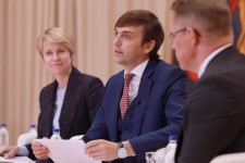 Министр просвещения провёл Общероссийское родительское собрание